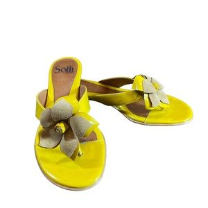 Sofft Yellow thong sandal with flower embellishment womens shoes size 6
